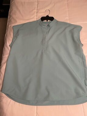 Figs scrub top size large